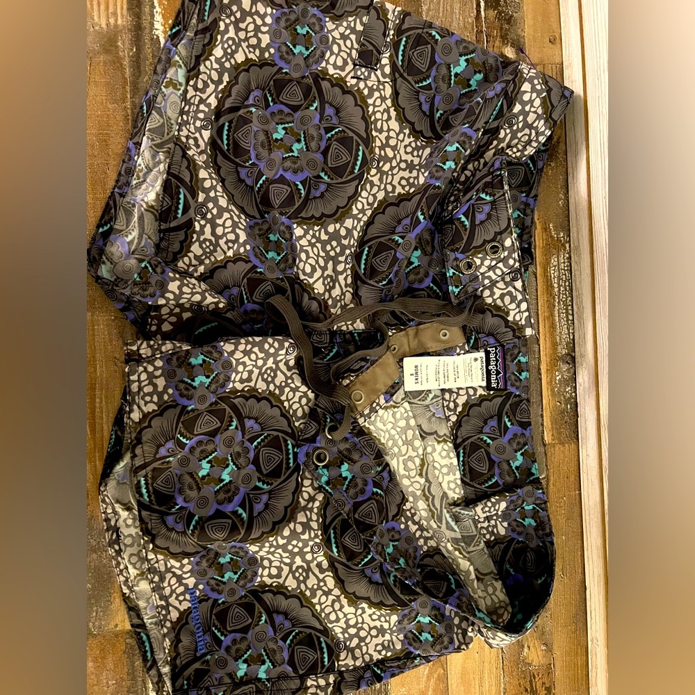 Patagonia women board shorts size 8